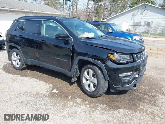 2018 Jeep Compass Latitude with VIN 3C4NJDBBXJT131370, listed as a IAAI auction lot 41850288 with 64,647 mi miles. Bid and sale history available at carsss.com. Image 1.