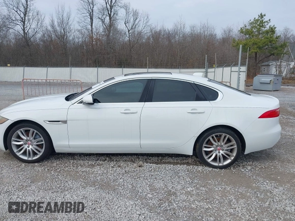 2016 Jaguar XF 35t Prestige with VIN SAJBE4BVXGCY10577, listed as a IAAI auction lot 41515540 with 60,862 mi miles. Bid and sale history available at carsss.com. Image 14.