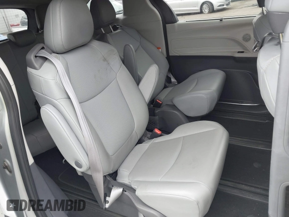 2021 Toyota Sienna XLE with VIN 5TDYRKEC6MS069690, listed as a IAAI auction lot 41841252 with 56,632 mi miles. Bid and sale history available at carsss.com. Image 8.