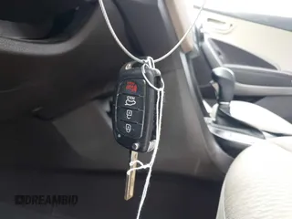 2016 Hyundai Santa Fe z VIN 5XYZT3LB1GG321854, wystawiony jako IAAI lot #40244942 z przebiegiem Nie podano mil oraz . Historia ofert i sprzedaży dostępna na DreamBid. Obrazek 11.