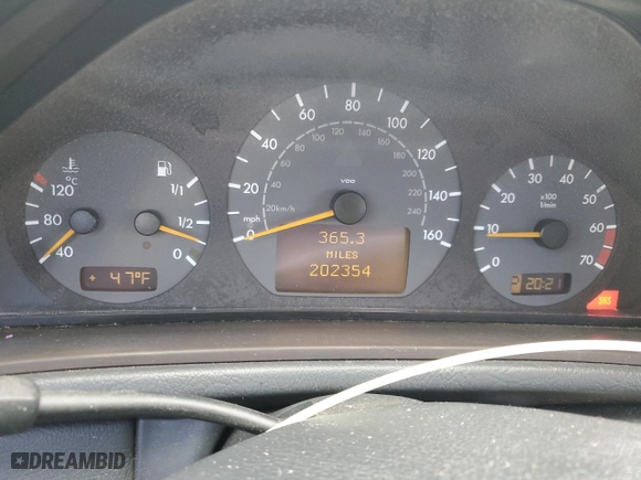2000 Mercedes-Benz CLK-Class with VIN WDBLK70G0YT032601, listed as a Copart auction lot 88127955 with 202,354 mi miles and Salvage Title. Bid and sale history available at carsss.com. Image 9.