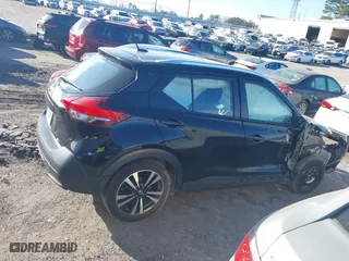 2018 Nissan Kicks SV with VIN 3N1CP5CU1JL524589, listed as a IAAI auction lot 41236428 with 116,487 mi miles. Bid and sale history available at carsss.com. Image 13.
