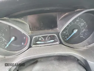 2016 Ford Focus SE z VIN 1FADP3F24GL313333, wystawiony jako Copart lot #60023715 z przebiegiem Nie podano mil oraz Szkoda całkowita • Salvage title. Historia ofert i sprzedaży dostępna na DreamBid. Obrazek 9.