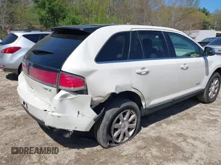 2007 Lincoln MKX z VIN 2LMDU68C67BJ32292, wystawiony jako IAAI lot #42165581 z przebiegiem 199 874 mil mil oraz . Historia ofert i sprzedaży dostępna na DreamBid. Obrazek 4.