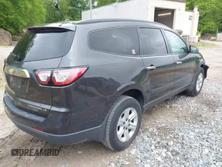 2015 Chevrolet Traverse LS z VIN 1GNKVFED2FJ133054, wystawiony jako IAAI lot #42252164 z przebiegiem 72 981 mil mil oraz . Historia ofert i sprzedaży dostępna na DreamBid. Obrazek 4.