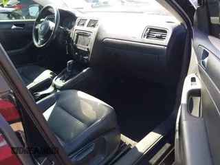 2012 Volkswagen Jetta Sedan SE w/Convenience with VIN 3VWDX7AJ4CM419447, listed as a IAAI auction lot 41653205 with 101,647 mi miles. Bid and sale history available at carsss.com. Image 5.