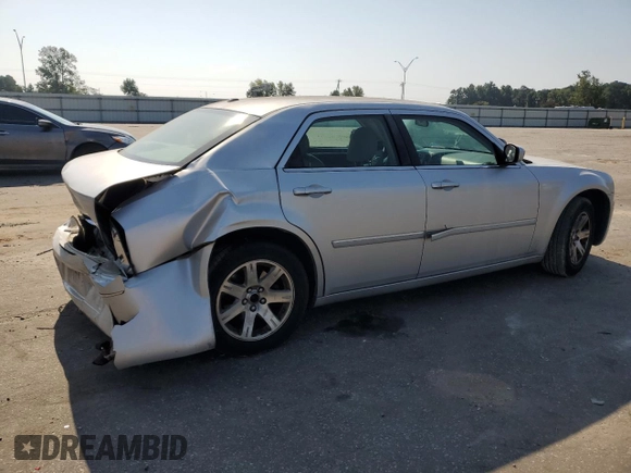 2007 Chrysler 300 Signature with VIN 2C3KA53G87H692238, listed as a Copart auction lot 69198324 with 139,300 mi miles and Salvage Title. Bid and sale history available at carsss.com. Image 3.