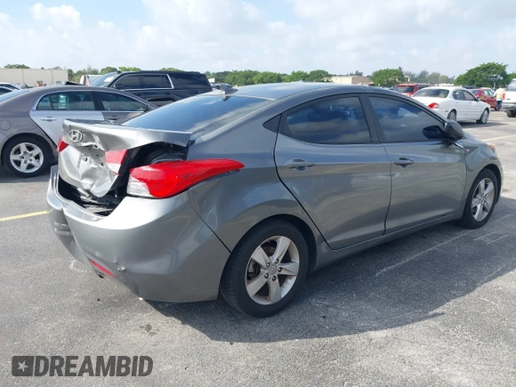 2013 Hyundai Elantra GLS z VIN 5NPDH4AE8DH253510, wystawiony jako IAAI lot #41625675 z przebiegiem 122 914 mil mil oraz . Historia ofert i sprzedaży dostępna na DreamBid. Obrazek 4.