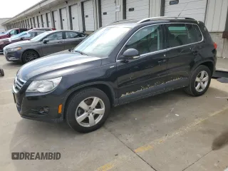 2010 Volkswagen Tiguan Wolfsburg Edition z VIN WVGAV7AX3AW517328, wystawiony jako Copart lot #53792325 z przebiegiem 62 300 mil mil oraz Szkoda całkowita • Salvage title. Historia ofert i sprzedaży dostępna na DreamBid. Obrazek 1.