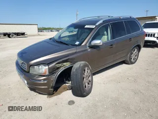 2013 Volvo XC90 Premier Plus z VIN YV4952CY6D1667691, wystawiony jako Copart lot #52189395 z przebiegiem 184 313 mil mil oraz Szkody całkowita. Historia ofert i sprzedaży dostępna na DreamBid. Obrazek 1.