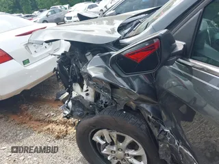 2019 Chevrolet Equinox LT z VIN 2GNAXTEV6K6190023, wystawiony jako IAAI lot #42277035 z przebiegiem 121 218 mil mil oraz . Historia ofert i sprzedaży dostępna na DreamBid. Obrazek 6.