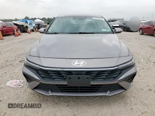 2024 Hyundai Elantra SE z VIN KMHLL4DG3RU681193, wystawiony jako Copart lot #57276235 z przebiegiem 49 326 mil mil oraz Czysty tytuł • Clean title. Historia ofert i sprzedaży dostępna na DreamBid. Obrazek 5.