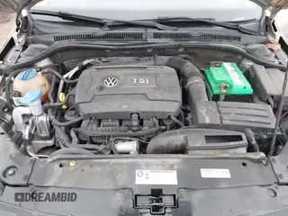 2014 Volkswagen Jetta SE z VIN 3VWD17AJ0EM247843, wystawiony jako IAAI lot #42385042 z przebiegiem 181 994 mil mil oraz . Historia ofert i sprzedaży dostępna na DreamBid. Obrazek 6.