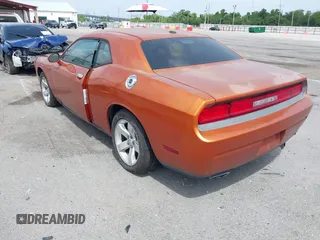 2011 Dodge Challenger z VIN 2B3CJ4DG7BH581585, wystawiony jako IAAI lot #42358543 z przebiegiem 247 380 mil mil oraz . Historia ofert i sprzedaży dostępna na DreamBid. Obrazek 3.