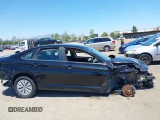 2020 Volkswagen Jetta S z VIN 3VWCB7BU9LM030077, wystawiony jako IAAI lot #42313433 z przebiegiem Nie podano mil oraz . Historia ofert i sprzedaży dostępna na DreamBid. Obrazek 13.