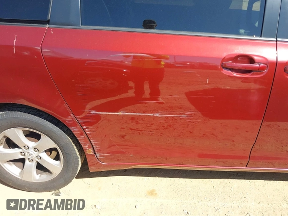 2011 Toyota Sienna LE AAS with VIN 5TDKK3DC5BS002349, listed as a IAAI auction lot 42058258 with 284,140 mi miles. Bid and sale history available at carsss.com. Image 6.