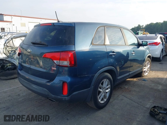 2014 Kia Sorento LX z VIN 5XYKT4A66EG425363, wystawiony jako IAAI lot #42498760 z przebiegiem 125 282 mil mil oraz . Historia ofert i sprzedaży dostępna na DreamBid. Obrazek 4.