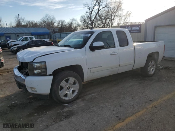 2008 Chevrolet Silverado 1500 LT w/1LT with VIN 2GCEC19J381327958, listed as a Copart auction lot 43563825 with 103,391 mi miles and Salvage Title. Bid and sale history available at carsss.com. Image 1.
