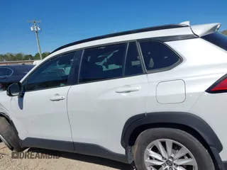 2024 Toyota Corolla Cross LE z VIN 7MUCAAAG1RV084549, wystawiony jako IAAI lot #41885680 z przebiegiem 17 277 mil mil oraz . Historia ofert i sprzedaży dostępna na DreamBid. Obrazek 13.