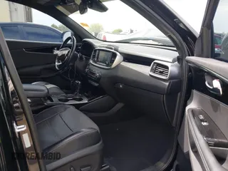 2019 Kia Sorento SX z VIN 5XYPK4A51KG525088, wystawiony jako IAAI lot #42382282 z przebiegiem 69 574 mil mil oraz . Historia ofert i sprzedaży dostępna na DreamBid. Obrazek 5.
