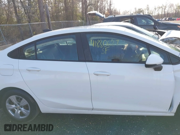 2017 Chevrolet Cruze LS z VIN 1G1BC5SM1H7252008, wystawiony jako IAAI lot #41880627 z przebiegiem 104 693 mil mil oraz . Historia ofert i sprzedaży dostępna na DreamBid. Obrazek 12.