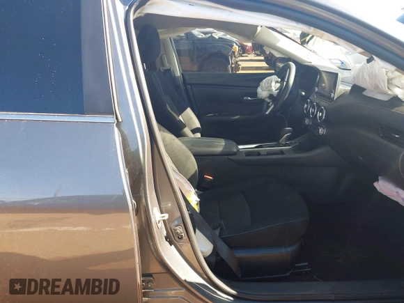 2024 Nissan Sentra SV with VIN 3N1AB8CV5RY329349, listed as a IAAI auction lot 42229574 with 17,378 mi miles and . Bid and sale history available at DreamBid. Image 5.