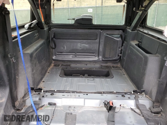 2024 Ford Bronco Big Bend z VIN 1FMDE7BH1RLA08209, wystawiony jako Copart lot #52204615 z przebiegiem Nie podano mil oraz Szkoda całkowita • Salvage title. Historia ofert i sprzedaży dostępna na DreamBid. Obrazek 10.