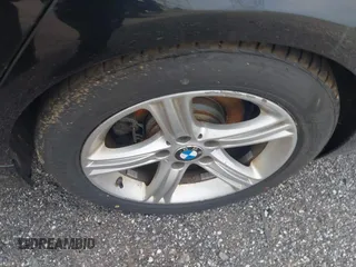 2013 BMW 3 Series 328i xDrive z VIN WBA3B5C55DF596041, wystawiony jako IAAI lot #42348070 z przebiegiem Nie podano mil oraz . Historia ofert i sprzedaży dostępna na DreamBid. Obrazek 12.