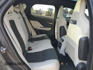 2019 Jaguar F-Pace SVR z VIN SADCZ2EE0KA607746, wystawiony jako Copart lot #74861764 z przebiegiem 40 900 mil mil oraz Szkoda całkowita • Salvage title. Historia ofert i sprzedaży dostępna na DreamBid. Obrazek 10.
