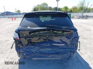 2017 Lincoln MKX Premiere z VIN 2LMPJ6JR9HBL10962, wystawiony jako IAAI lot #42243135 z przebiegiem 94 467 mil mil oraz . Historia ofert i sprzedaży dostępna na DreamBid. Obrazek 16.