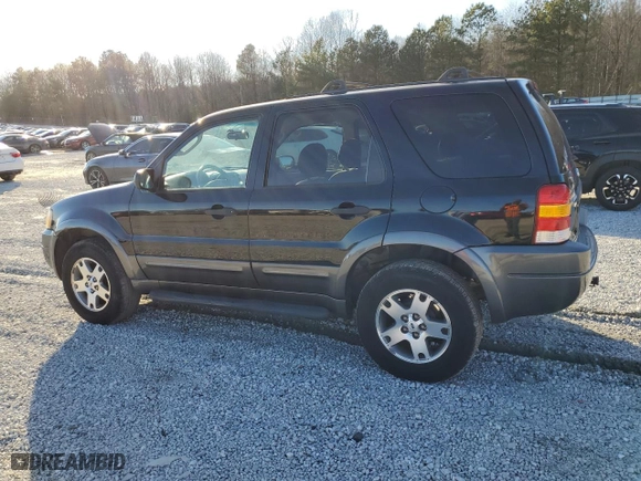 2004 Ford Escape XLT with VIN 1FMYU031X4KB40235, listed as a Copart auction lot 88357735 with 186,797 mi miles and Salvage Title. Bid and sale history available at carsss.com. Image 2.