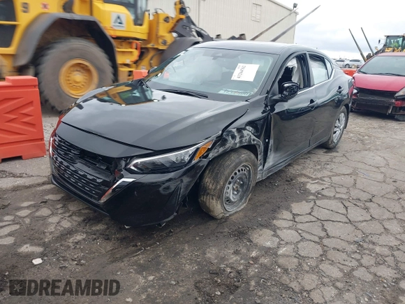 2025 Nissan Sentra S z VIN 3N1AB8BV7SY218700, wystawiony jako IAAI lot #41264762 z przebiegiem 11 055 mil mil oraz . Historia ofert i sprzedaży dostępna na DreamBid. Obrazek 2.