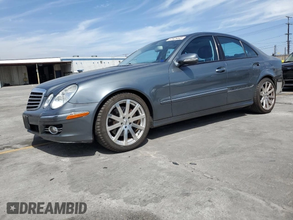 2008 Mercedes-Benz E 350 Luxury z VIN WDBUF56X98B359198, wystawiony jako Copart lot #57625445 z przebiegiem 69 973 mil mil oraz Szkoda całkowita • Salvage title. Historia ofert i sprzedaży dostępna na DreamBid. Obrazek 1.