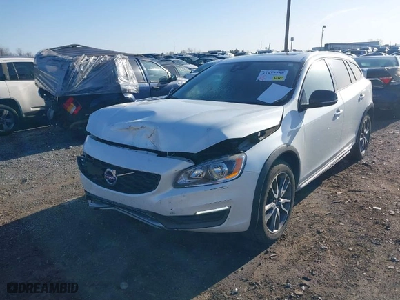 2016 Volvo V60 Cross Country T5 with VIN YV4612HK7G1008879, listed as a IAAI auction lot 41827758 with 144,925 mi miles. Bid and sale history available at carsss.com. Image 6.