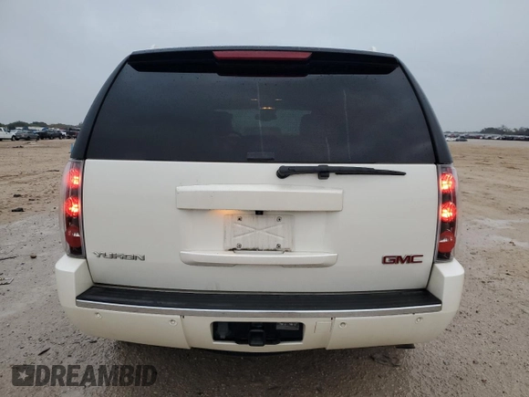 2013 GMC Yukon Denali with VIN 1GKS1EEF6DR326097, listed as a Copart auction lot 84966724 with 140,115 mi miles and Salvage Title. Bid and sale history available at carsss.com. Image 6.