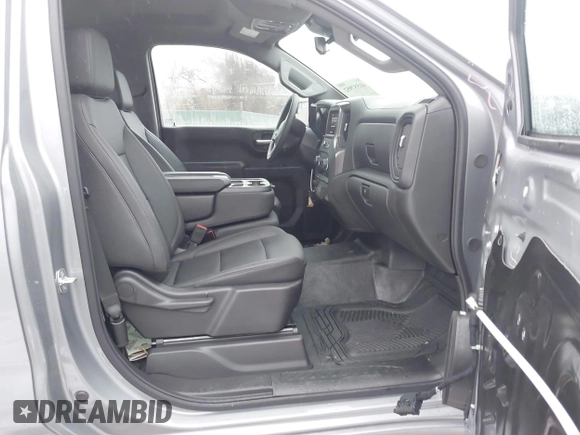2025 Chevrolet Silverado 1500 with VIN 3GCNKAEK9SG135962, listed as a IAAI auction lot 41557952 with 901 mi miles and . Bid and sale history available at DreamBid. Image 5.