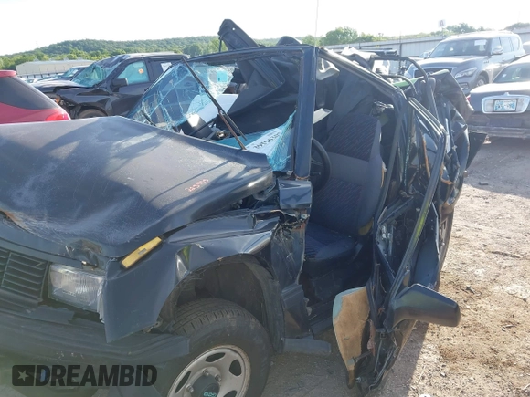 1995 Geo Tracker z VIN 2CNBE18U7S6904490, wystawiony jako IAAI lot #39596307 z przebiegiem 223 933 mil mil oraz . Historia ofert i sprzedaży dostępna na DreamBid. Obrazek 6.