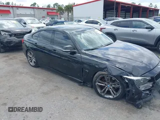 2015 BMW 4 Series 428i xDrive z VIN WBA4A7C55FD414405, wystawiony jako IAAI lot #39159752 z przebiegiem 121 009 mil mil oraz . Historia ofert i sprzedaży dostępna na DreamBid. Obrazek 1.