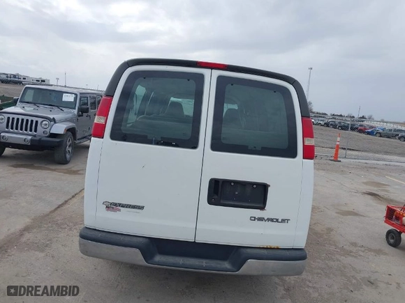 2005 Chevrolet Express Passenger with VIN 1GAHG39U051110188, listed as a IAAI auction lot 41793268 with 245,267 mi miles. Bid and sale history available at carsss.com. Image 6.