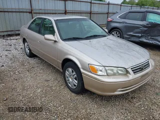 2001 Toyota Camry CE z VIN 4T1BG22K21U801890, wystawiony jako IAAI lot #42379696 z przebiegiem 193 497 mil mil oraz . Historia ofert i sprzedaży dostępna na DreamBid. Obrazek 1.