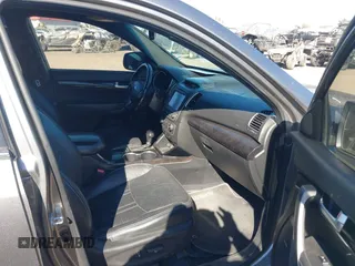 2014 Kia Sorento SX with VIN 5XYKW4A75EG457768, listed as a IAAI auction lot 41388412 with 129,691 mi miles. Bid and sale history available at carsss.com. Image 5.