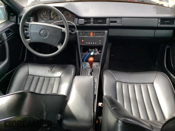 1989 Mercedes-Benz 300 E z VIN WDBEA30D8KB012989, wystawiony jako Copart lot #72100114 z przebiegiem 137 798 mil mil oraz Czysty tytuł • Clean title. Historia ofert i sprzedaży dostępna na DreamBid. Obrazek 8.