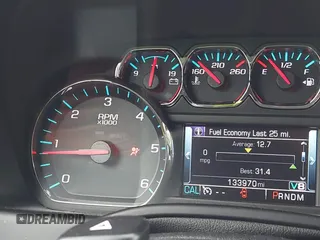 2016 Chevrolet Suburban LT z VIN 1GNSCHKCXGR111027, wystawiony jako IAAI lot #42399887 z przebiegiem 133 970 mil mil oraz . Historia ofert i sprzedaży dostępna na DreamBid. Obrazek 16.
