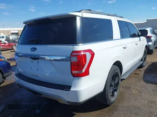 2018 Ford Expedition Max XLT with VIN 1FMJK1JT8JEA40906, listed as a IAAI auction lot 41657433 with 151,364 mi miles and . Bid and sale history available at DreamBid. Image 4.