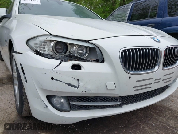 2012 BMW 5 Series 528i xDrive with VIN WBAXH5C58CDW11514, listed as a IAAI auction lot 42131076 with 146,788 mi miles. Bid and sale history available at carsss.com. Image 6.