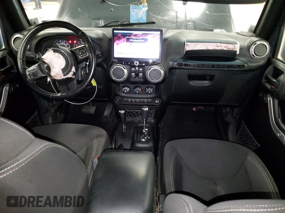 2017 Jeep Wrangler Unlimited Sahara z VIN 1C4BJWEG9HL698729, wystawiony jako Copart lot #55981555 z przebiegiem 117 556 mil mil oraz Czysty tytuł • Clean title. Historia ofert i sprzedaży dostępna na DreamBid. Obrazek 8.