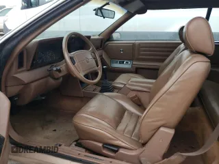 1988 Chrysler LeBaron z VIN 1C3XJ45K9JG438476, wystawiony jako Copart lot #55567334 z przebiegiem 213 424 mil mil oraz Szkoda całkowita • Salvage title. Historia ofert i sprzedaży dostępna na DreamBid. Obrazek 7.