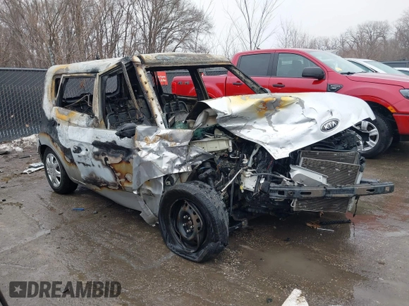 2011 Kia Soul with VIN KNDJT2A14B7284256, listed as a IAAI auction lot 41447588 with 1 mi miles. Bid and sale history available at carsss.com. Image 1.