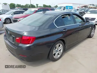 2013 BMW 5 Series 528i xDrive z VIN WBAXH5C55DD109674, wystawiony jako IAAI lot #41944084 z przebiegiem 132 074 mil mil oraz . Historia ofert i sprzedaży dostępna na DreamBid. Obrazek 4.
