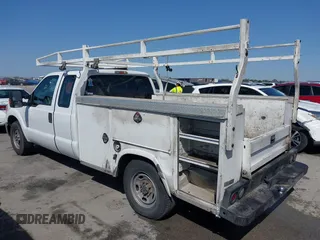 2015 Ford F-250 XL z VIN 1FD7X2A66FEC39519, wystawiony jako IAAI lot #41853743 z przebiegiem 232 244 mil mil oraz . Historia ofert i sprzedaży dostępna na DreamBid. Obrazek 3.